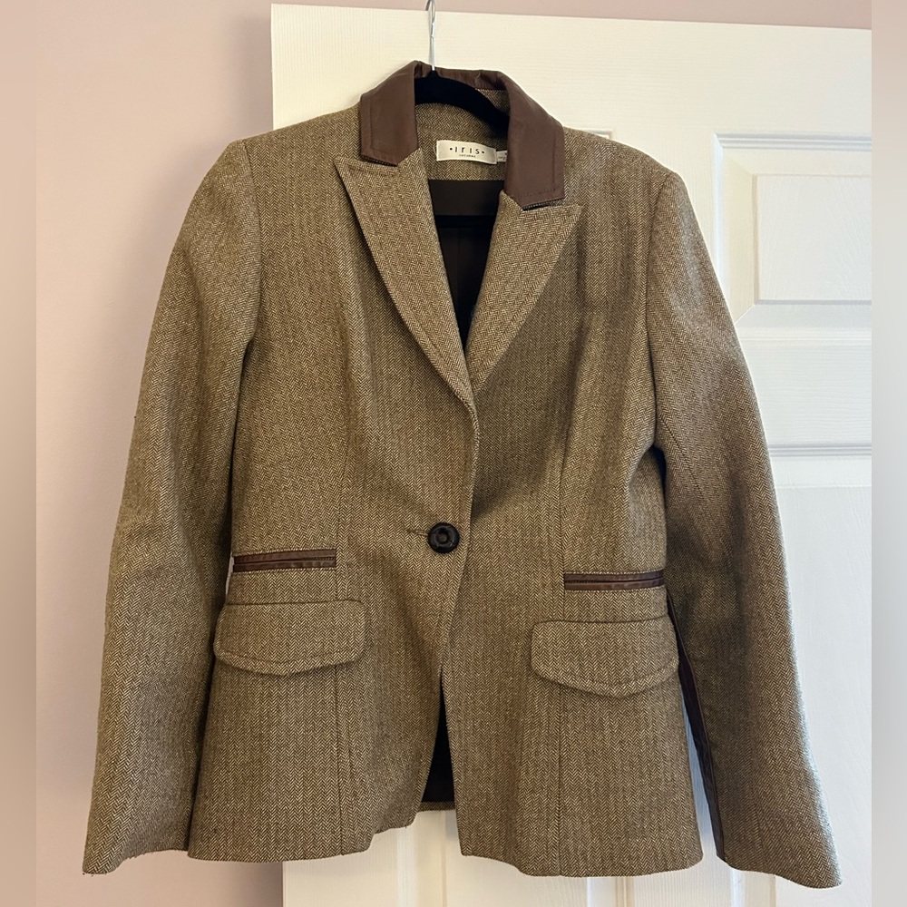 Vintage style herring tooth blazer with faux leather details